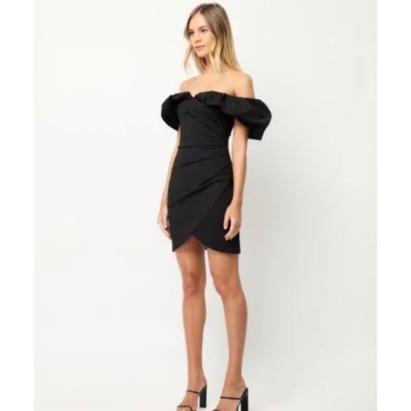 Elliatt Zanzibar off shoulder black dress 👗 - Picture 2 of 9
